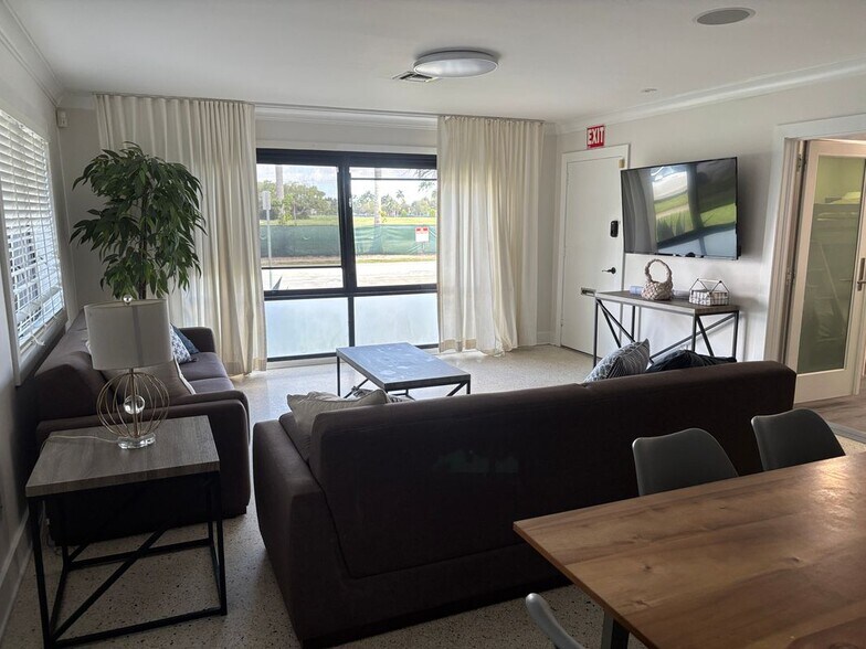 Building Photo - 1410 Polk St