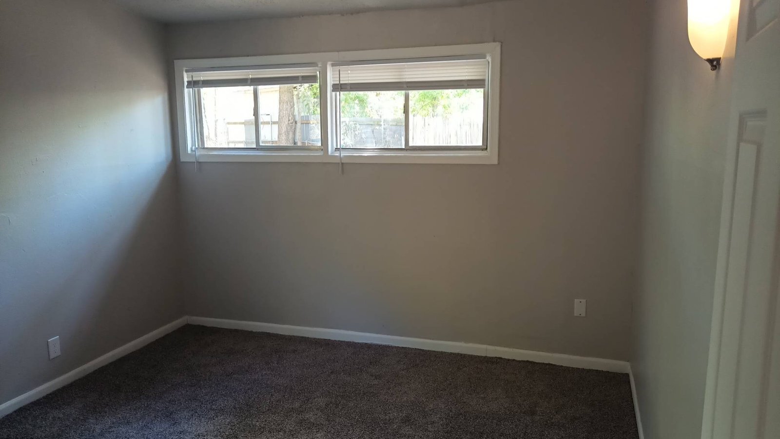 Building Photo - 2441 N Oswego Ave