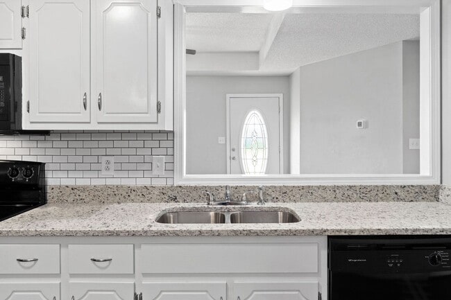 Building Photo - Updated Three Bedroom Ranch!