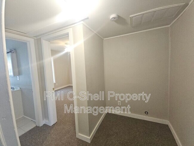 Building Photo - 217 Willow St