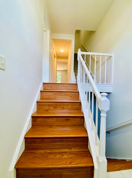 Building Photo - 10690 High Beam Ct