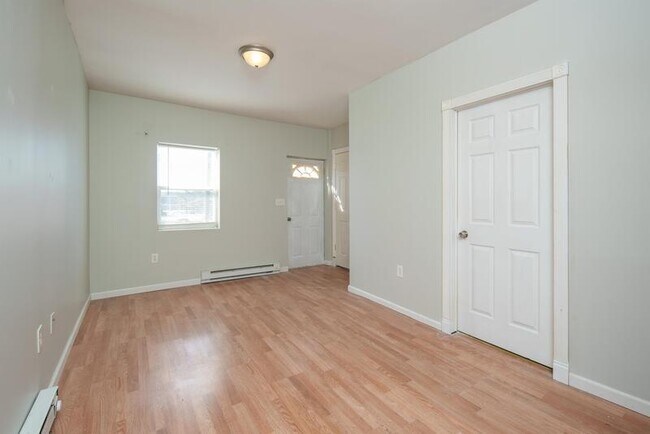 Building Photo - 547 1st St