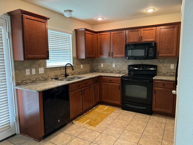 Building Photo - 4 bedroom located in Yowell Ranch!