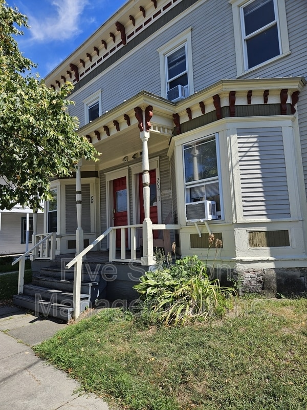 Primary Photo - 206-208 North Champlain Street - 208