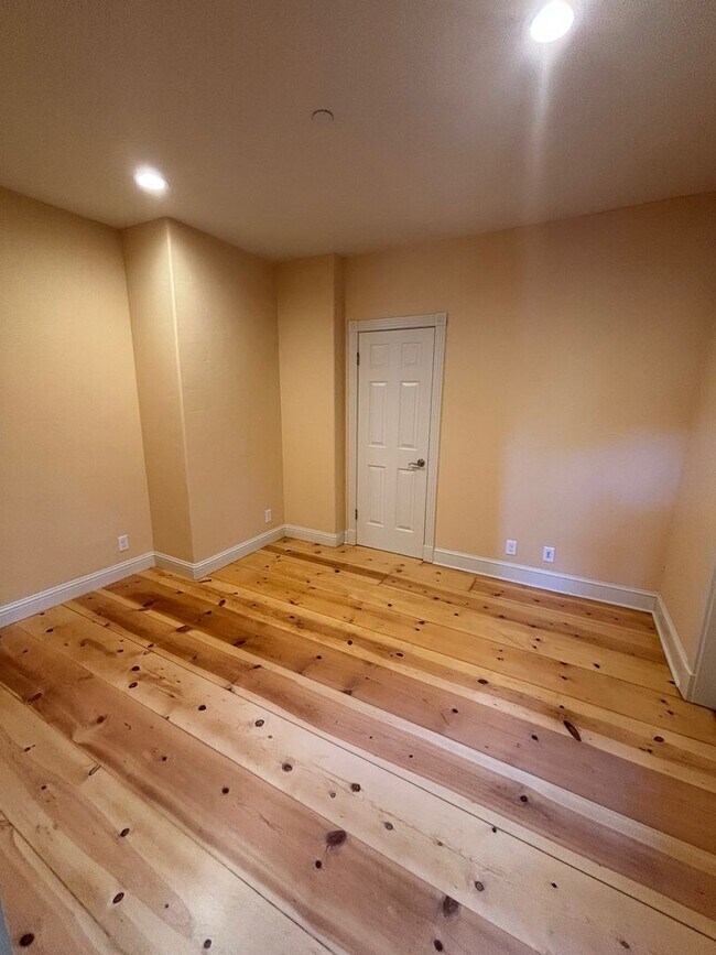 Building Photo - 2 Bedroom 1 Bathroom ADU in central Northeast Santa Rosa close to everything