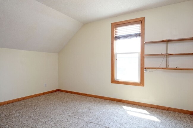 Building Photo - Charming 3-Bedroom, 2-Bath Home in St. Paul