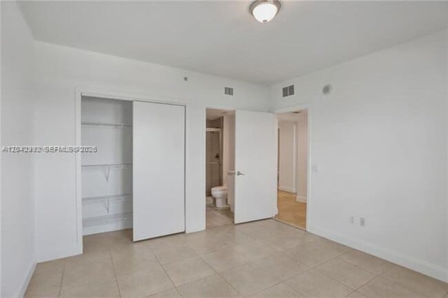 Building Photo - 15051 Royal Oaks Ln