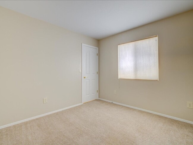 Building Photo - Spacious Two-Story 4 Bedroom with Upstairs Family Room & Large Encolsed Backyard!