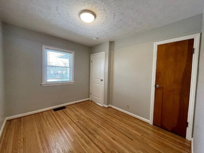 Building Photo - 1067 Long Pond Rd