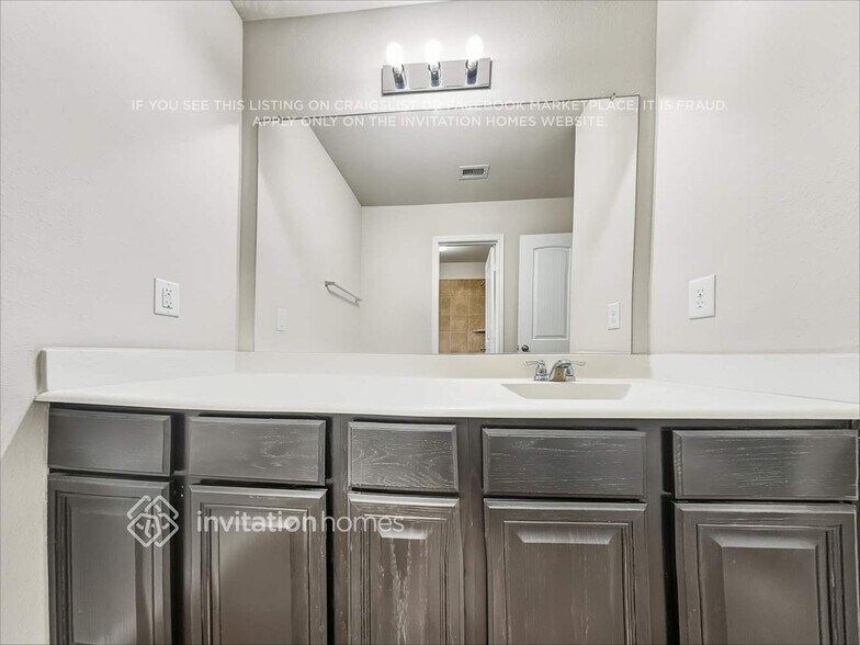 Building Photo - 30823 Gardenia Trace Dr