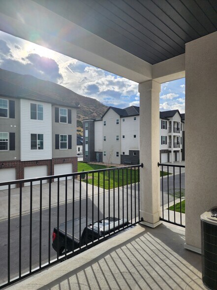 Building Photo - 4735 S Alder Dr