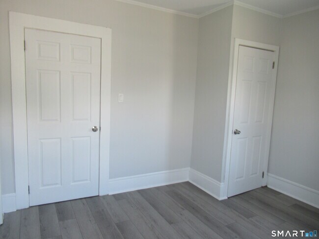 Building Photo - 81 Jetland St