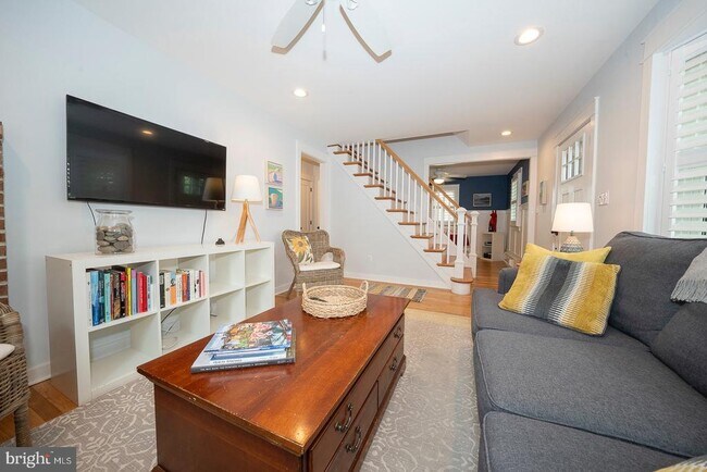 Building Photo - 533 Monument Ave