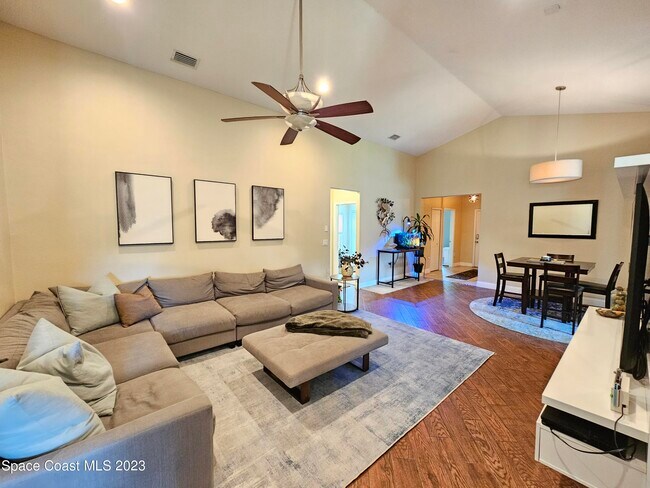 Building Photo - 1255 Sangria Cir