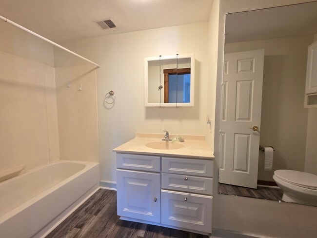 Building Photo - 420 W 22nd St