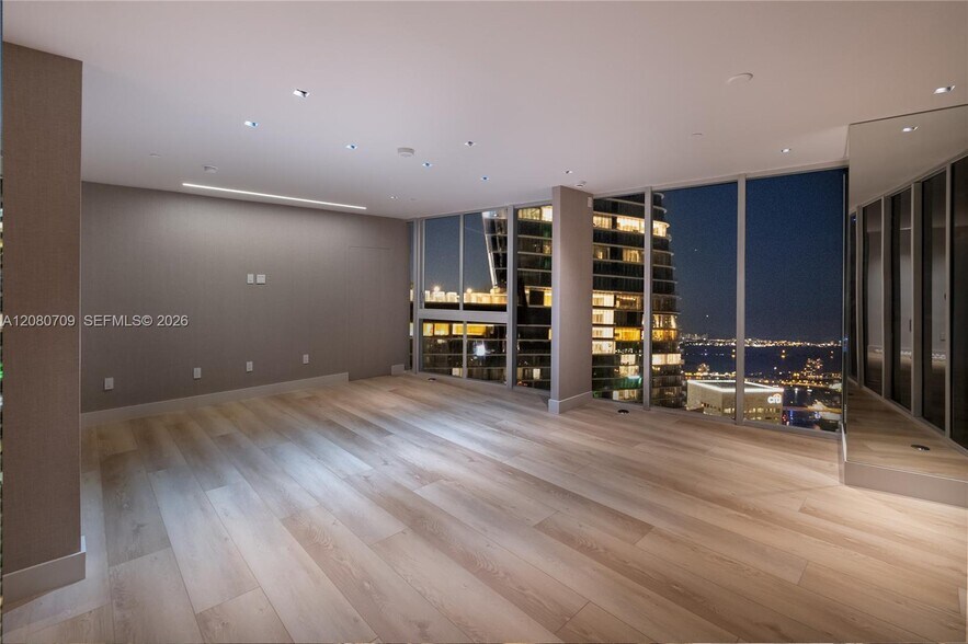 Building Photo - 465 Brickell Ave