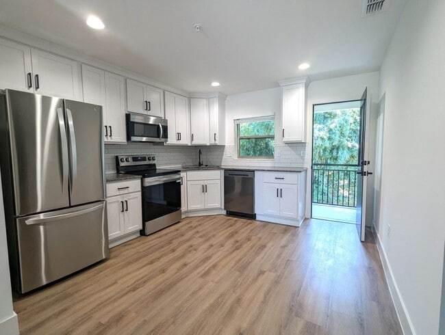 Building Photo - Welcome to San Marco Sq Apartments - NOW OFFERING a 1 bedroom apartment in a vibrant, pet-friendl...