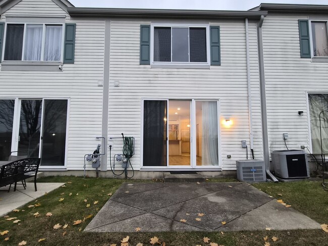 Building Photo - 2609 Carrolwood Rd