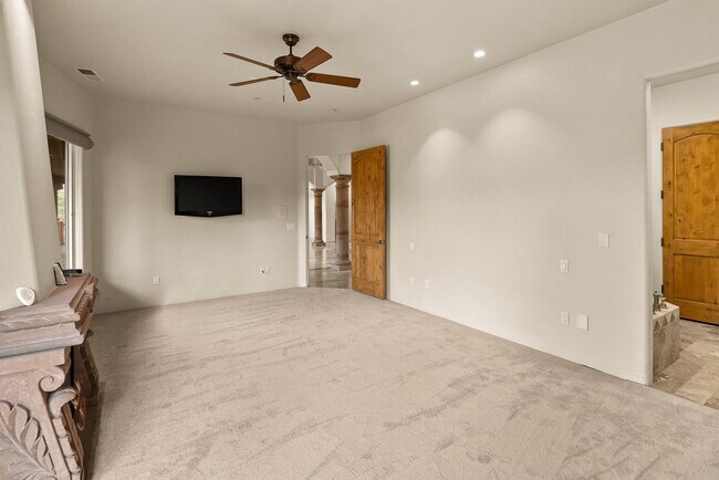 Building Photo - Unfurnished, 1-year long-term rental