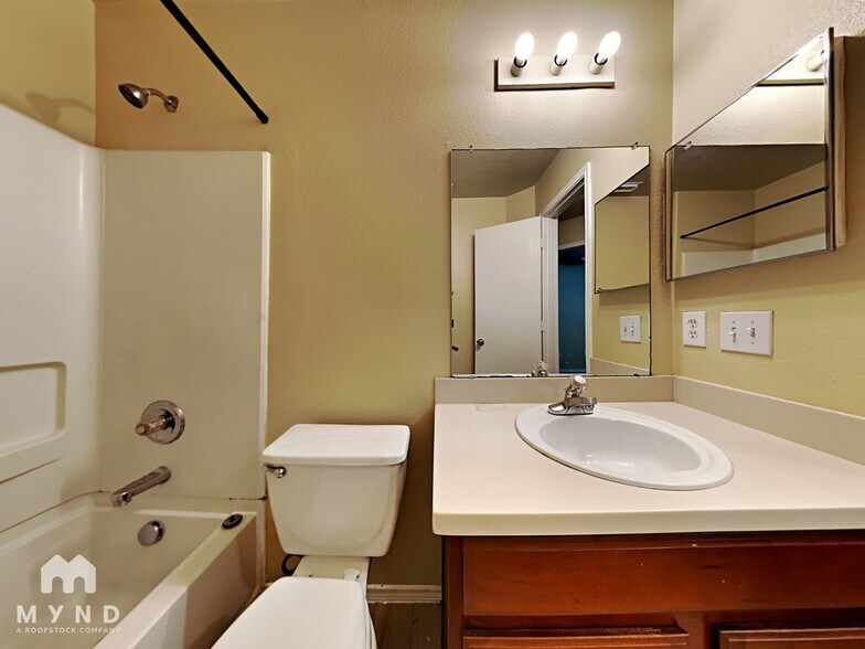 Building Photo - 635 Ashlen Dr