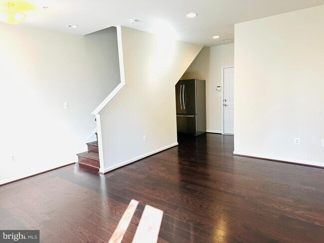 Building Photo - 13817 Byrne Park Dr