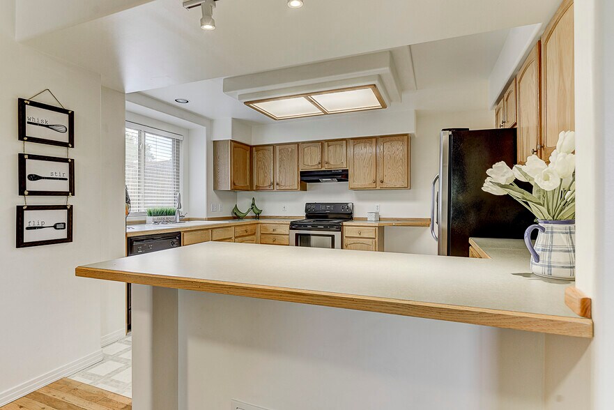 Building Photo - 619 Manitou Blvd