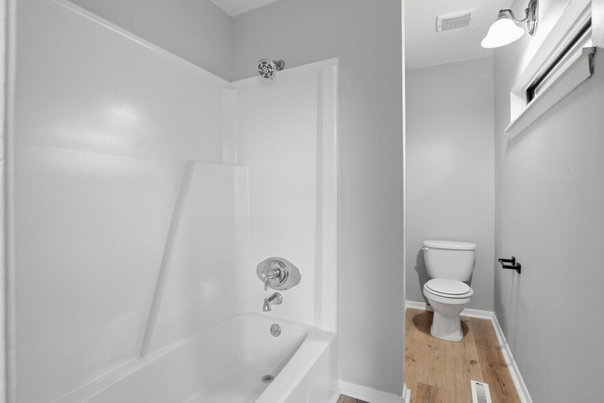 Building Photo - 2603 W 55th St