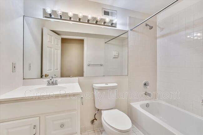 Building Photo - 1805 N Adams St