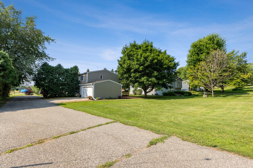Front yard shared driveway - 212 12th St