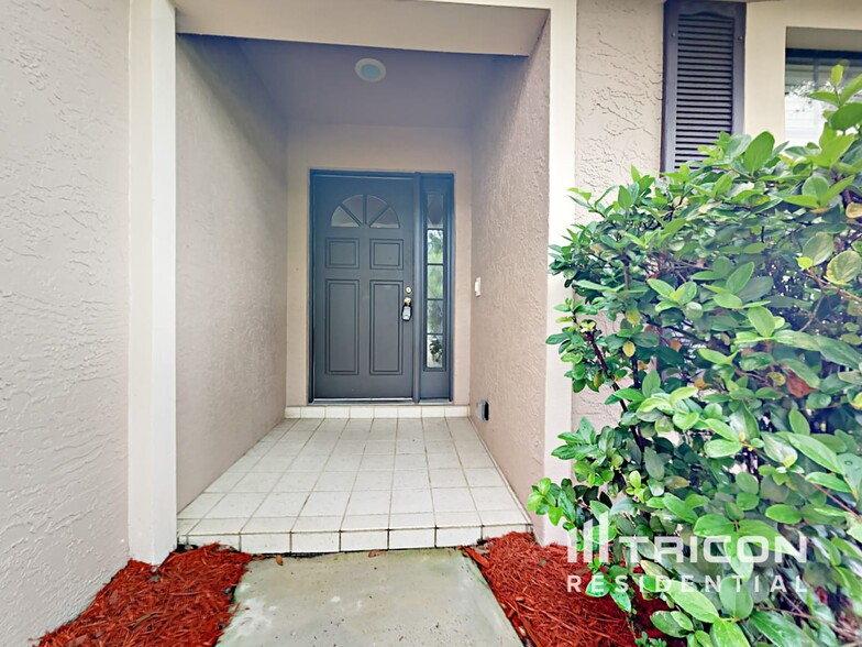 Building Photo - 2612 Bridle Dr