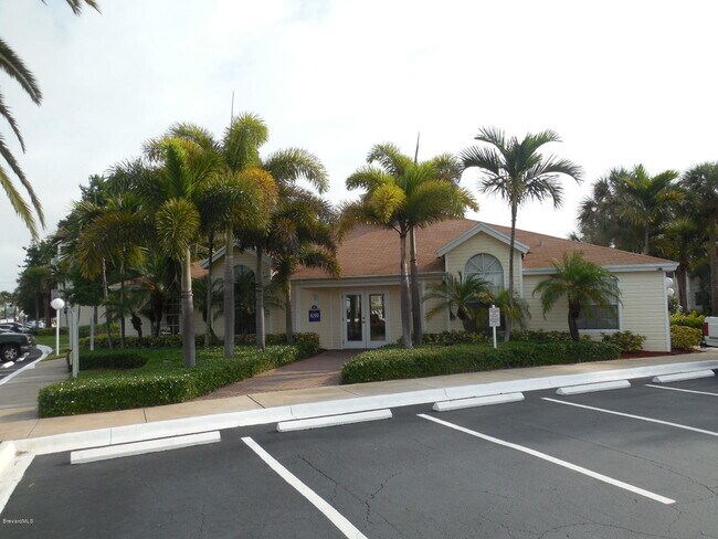 Building Photo - 1951 Island Club Dr