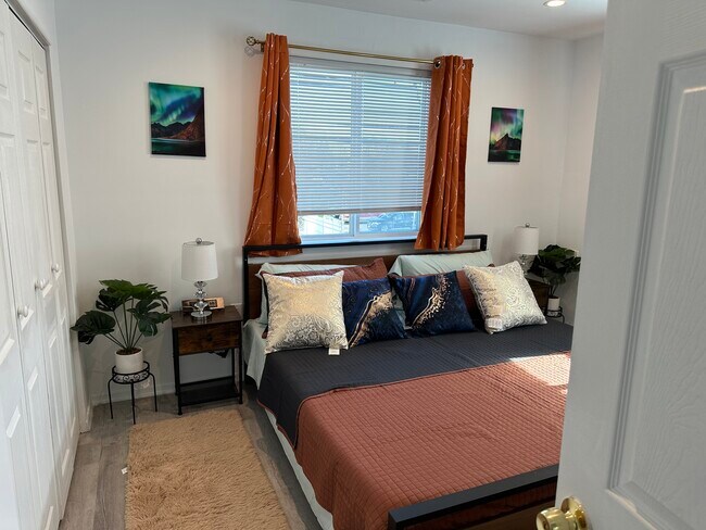 Building Photo - 3826 W 9th St