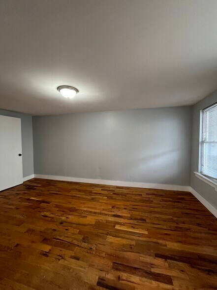 Building Photo - 149 Van Horne St