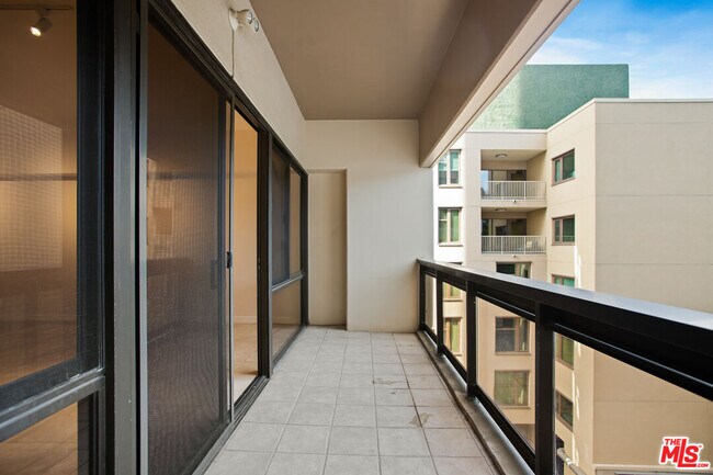 Building Photo - 10445 Wilshire Blvd