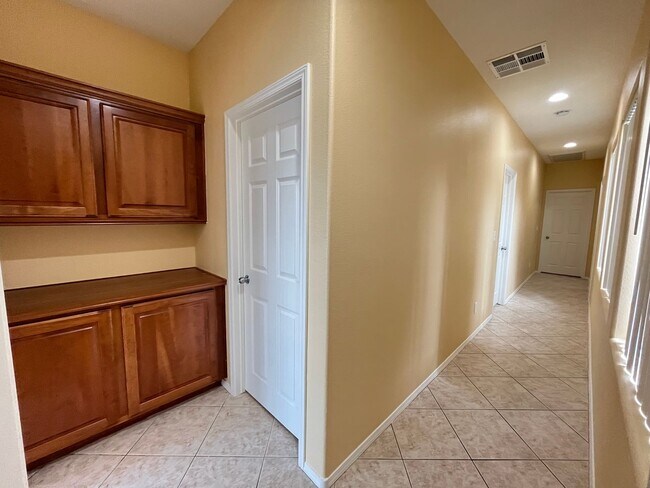 Building Photo - Southwest are 3 bedrooms and 2bathrooms si...