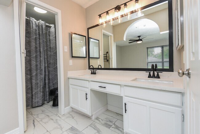 Building Photo - 8307 Stagewood Dr