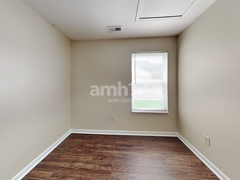 Building Photo - 606 Cross Wind Dr