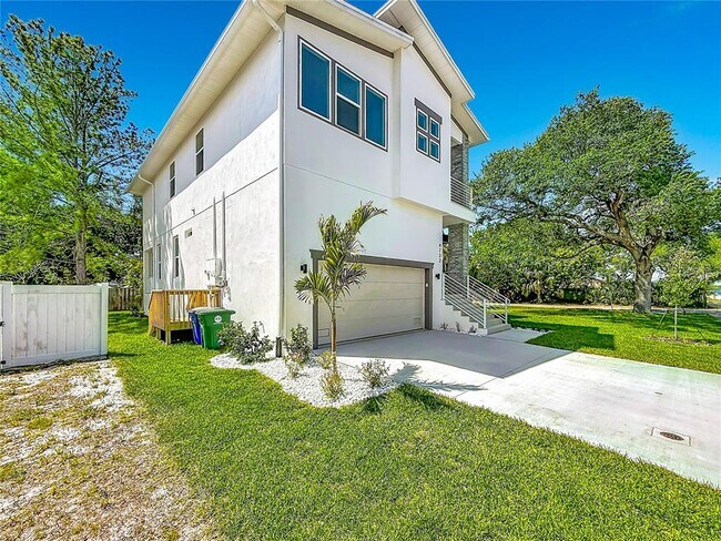 Building Photo - 4732 W Wallcraft Ave