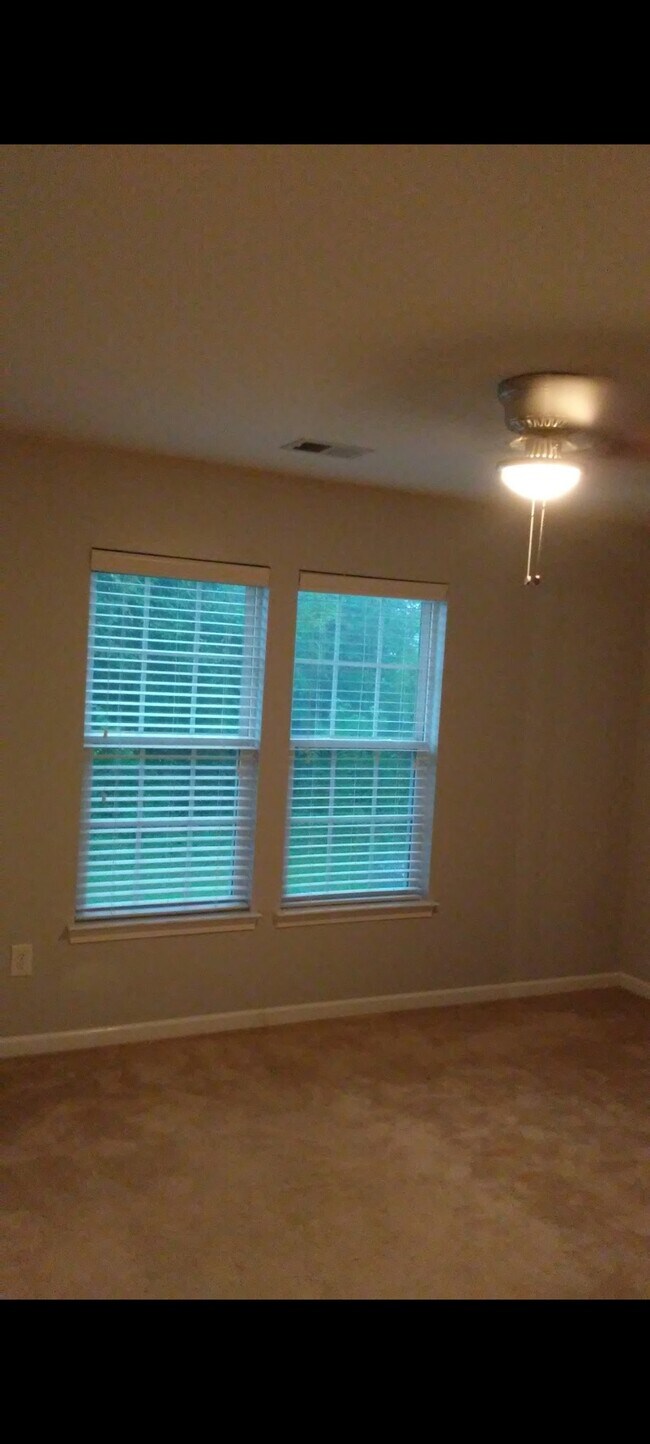 Building Photo - 1531 Hamilton Hills Dr