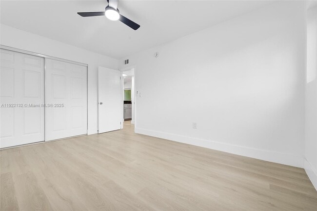 Building Photo - 12101 NE 6th Ave