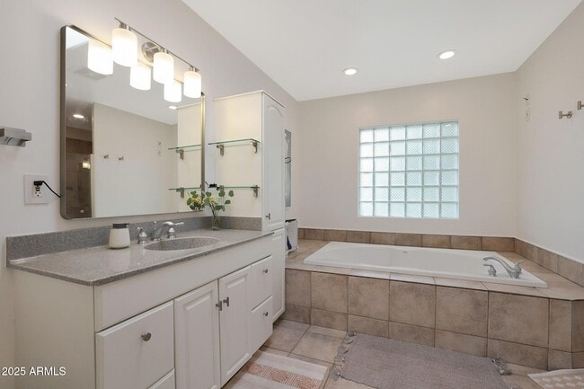 Building Photo - 2226 E Fairmount Ave