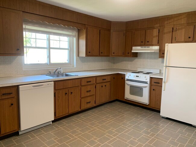 Building Photo - 145 Emerson Gardens Rd