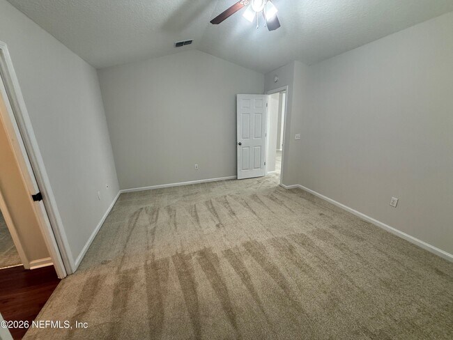 Building Photo - 5550 Oak Crossing Dr