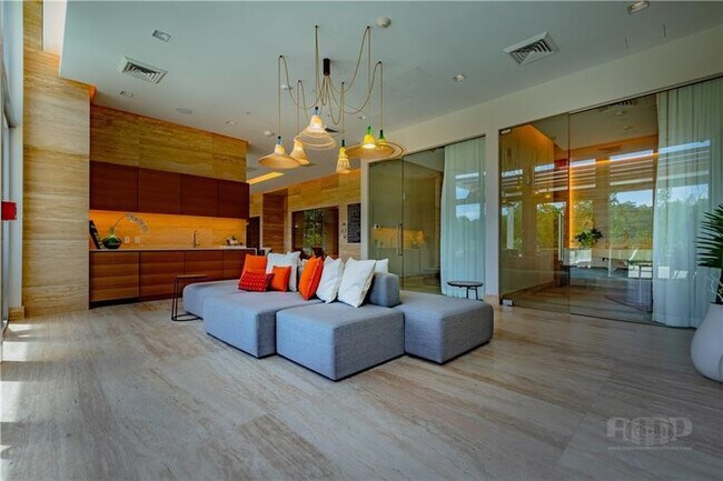 Building Photo - 16385 Biscayne Blvd