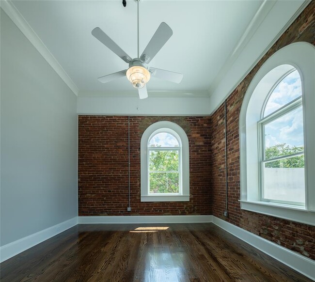 Building Photo - 201-201 W Jefferson St