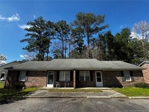 Building Photo - 2411 Oak St