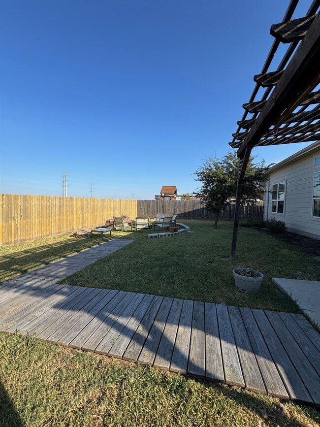 Building Photo - 401 Hyltin St