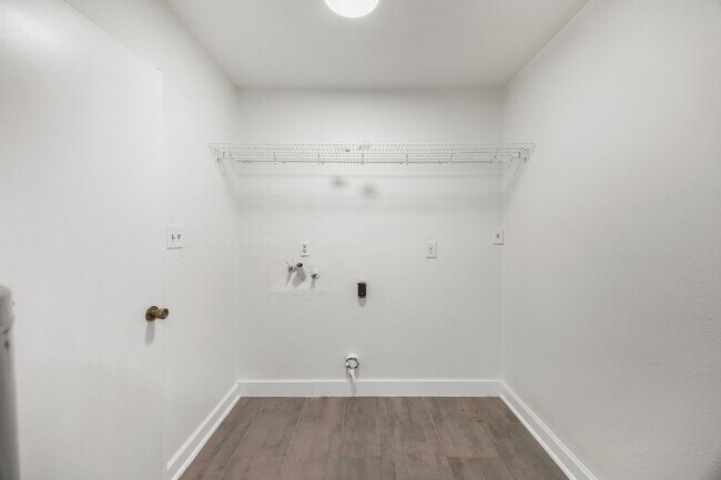 Building Photo - 6522 Brookgate Dr