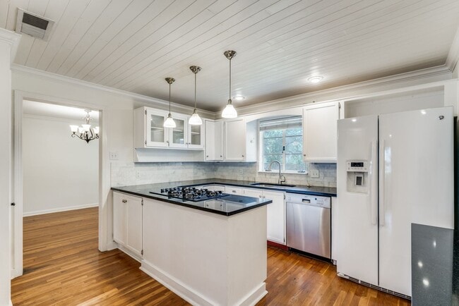Building Photo - 100 Seford Dr