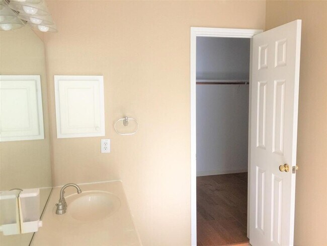 Building Photo - 3227 Pedernales Trails Ln
